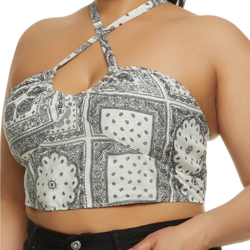 Soft Sport NWOT bandana print black white halter tie back crop top size 1X